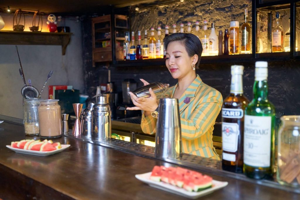nghe-pha-che-Bartender