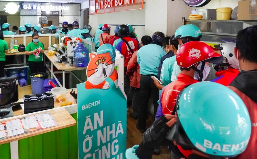 Thị trường giao hàng ngành F&B - Cơ hội hay thách thức? 1 shipper-giao-hang-do-an