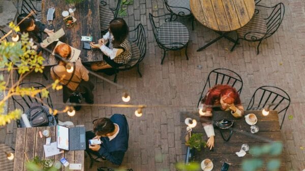 Mở Quán Cà Phê Dịp Tết: Khám Phá Cơ Hội Kinh Doanh Đầy Hứa Hẹn 3 Quan Cafe Mua Tet 4