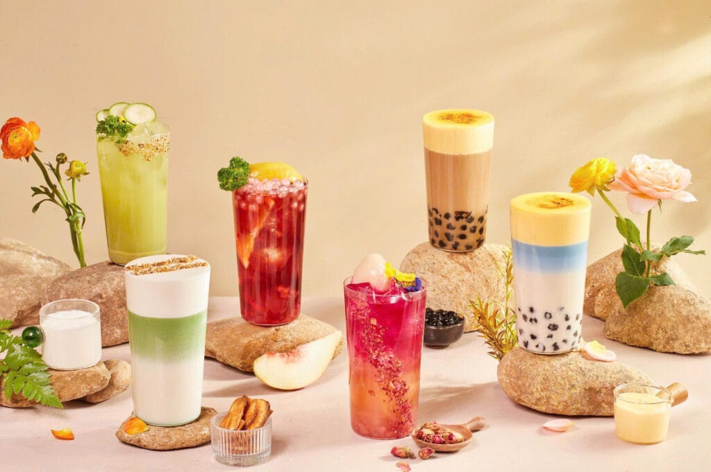 Các món từ dâu cho menu quán: gợi ý trà dâu, sữa chua dâu, sinh tố dâu, soda dâu và cách chọn dâu ngon 3 Ly đồ uống dâu đỏ tươi đẹp mắt được hoàn thiện để phục vụ khách